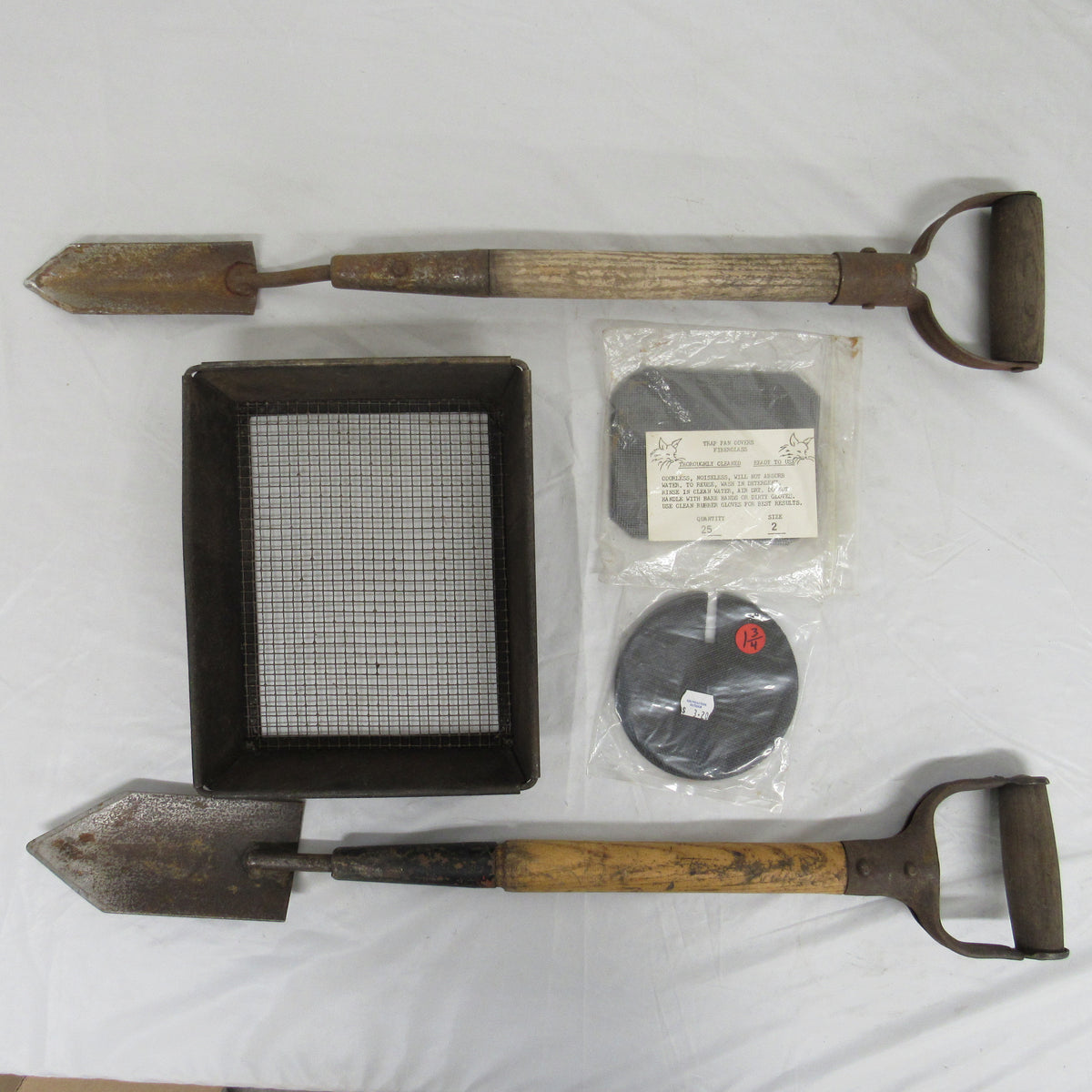 Lot of Used Trap Setting Tools 2 Trowels Sifter and Fiberglass Pan Covers
